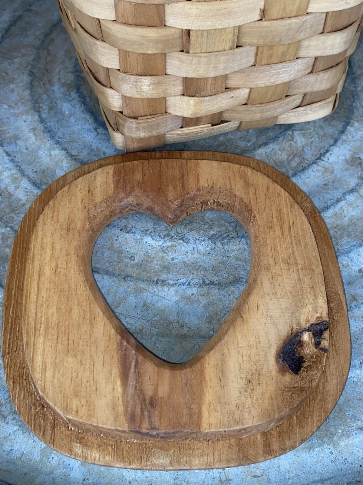 Woven Basket With Wood Lid Painted Apple Design Tissue Box Holder County Decor | eBay