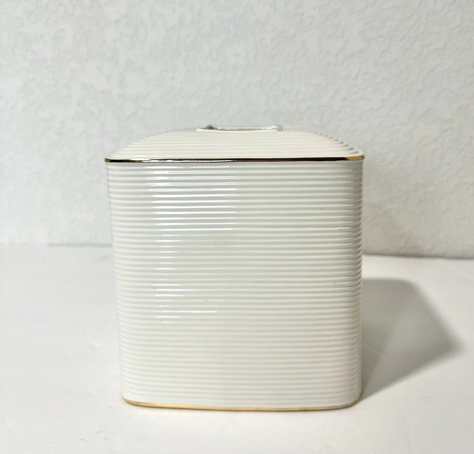 Charter Club Home Classic Ribbed Tissue Holder White /Gold Trim Preowned | eBay