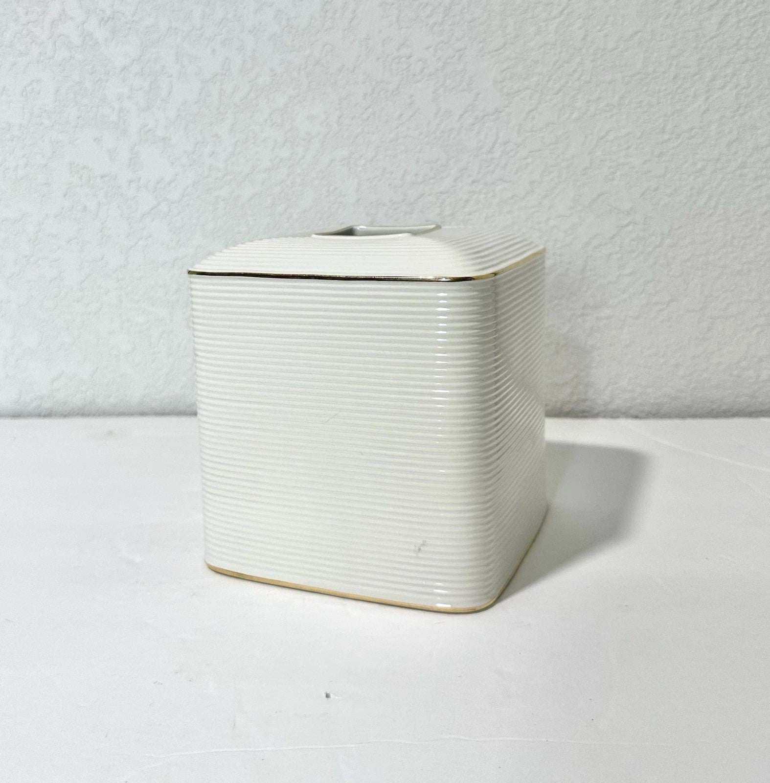 Charter Club Home Classic Ribbed Tissue Holder White /Gold Trim Preowned | eBay