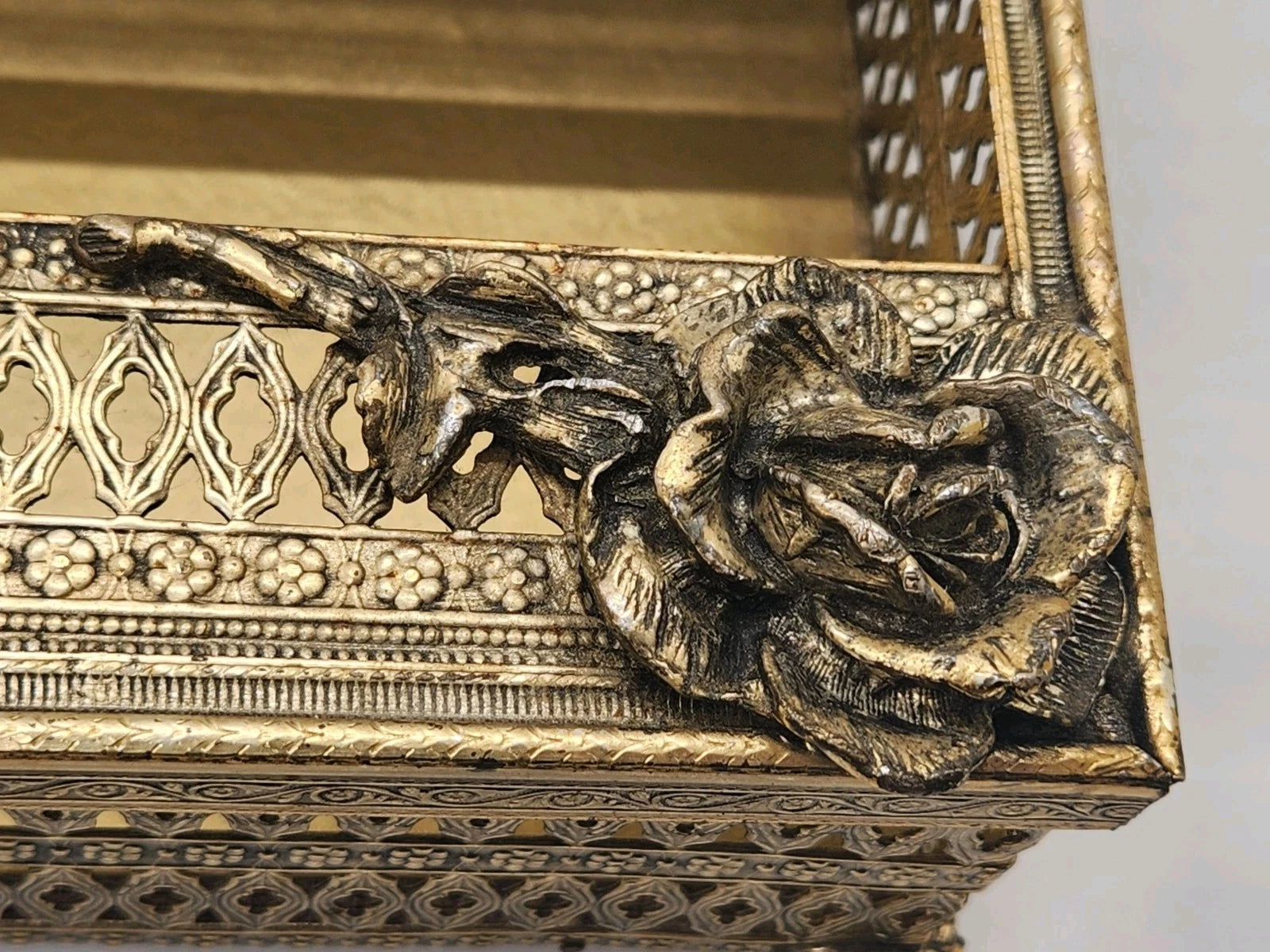 Vintage Gold Filigree Hollywood Regency Claw Footed w/Roses Tissue Box Holder | eBay