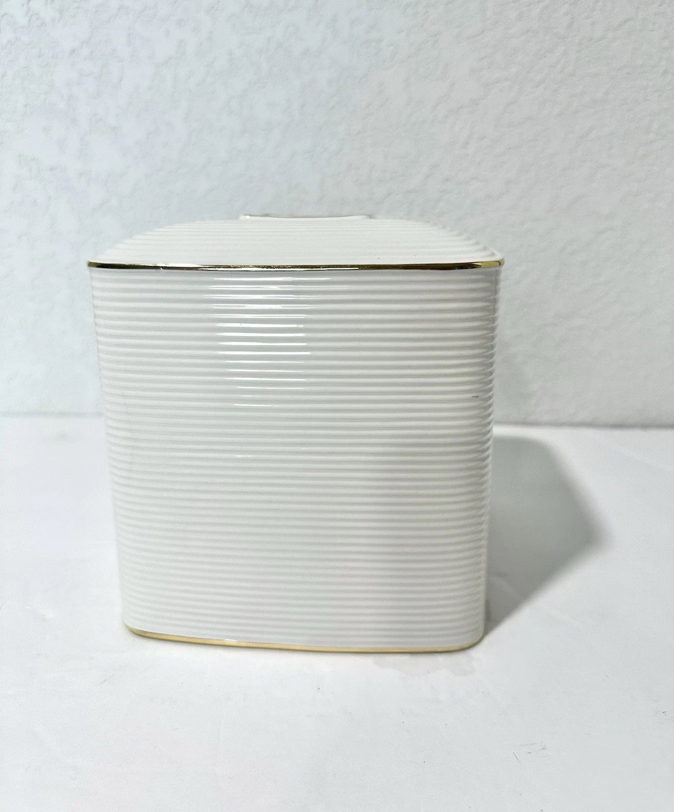 Charter Club Home Classic Ribbed Tissue Holder White /Gold Trim Preowned | eBay