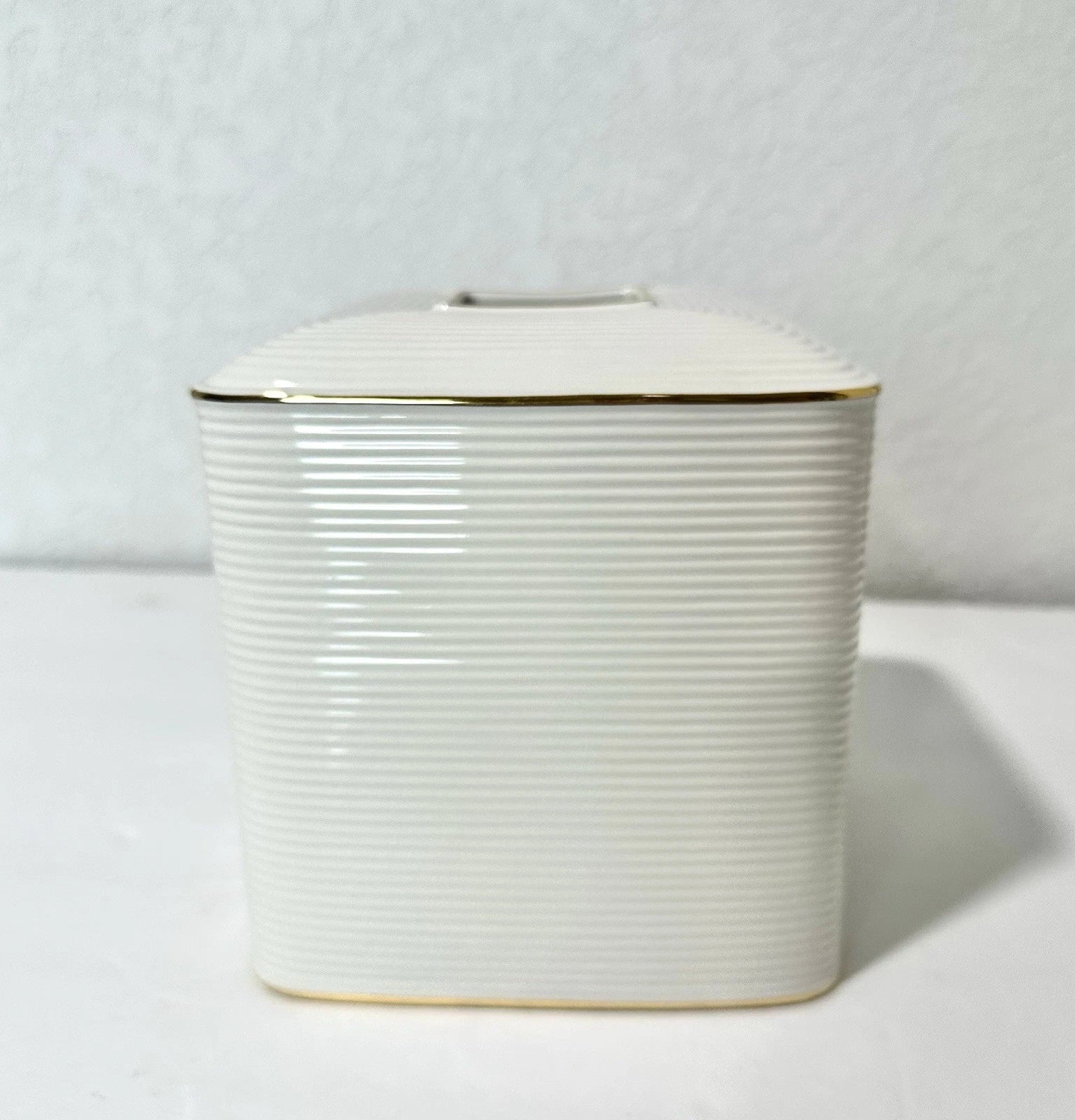 Charter Club Home Classic Ribbed Tissue Holder White /Gold Trim Preowned | eBay