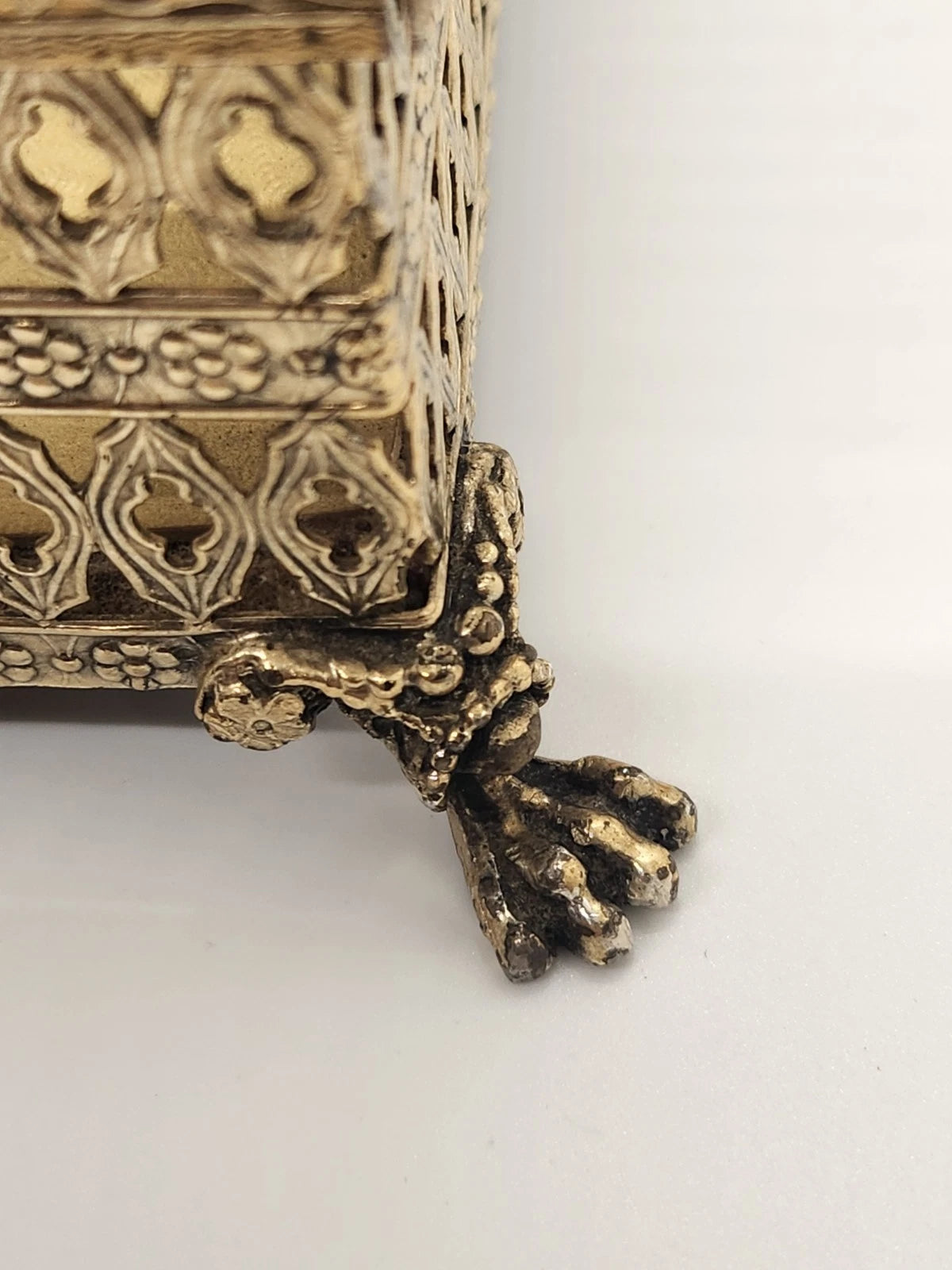 Vintage Gold Filigree Hollywood Regency Claw Footed w/Roses Tissue Box Holder | eBay