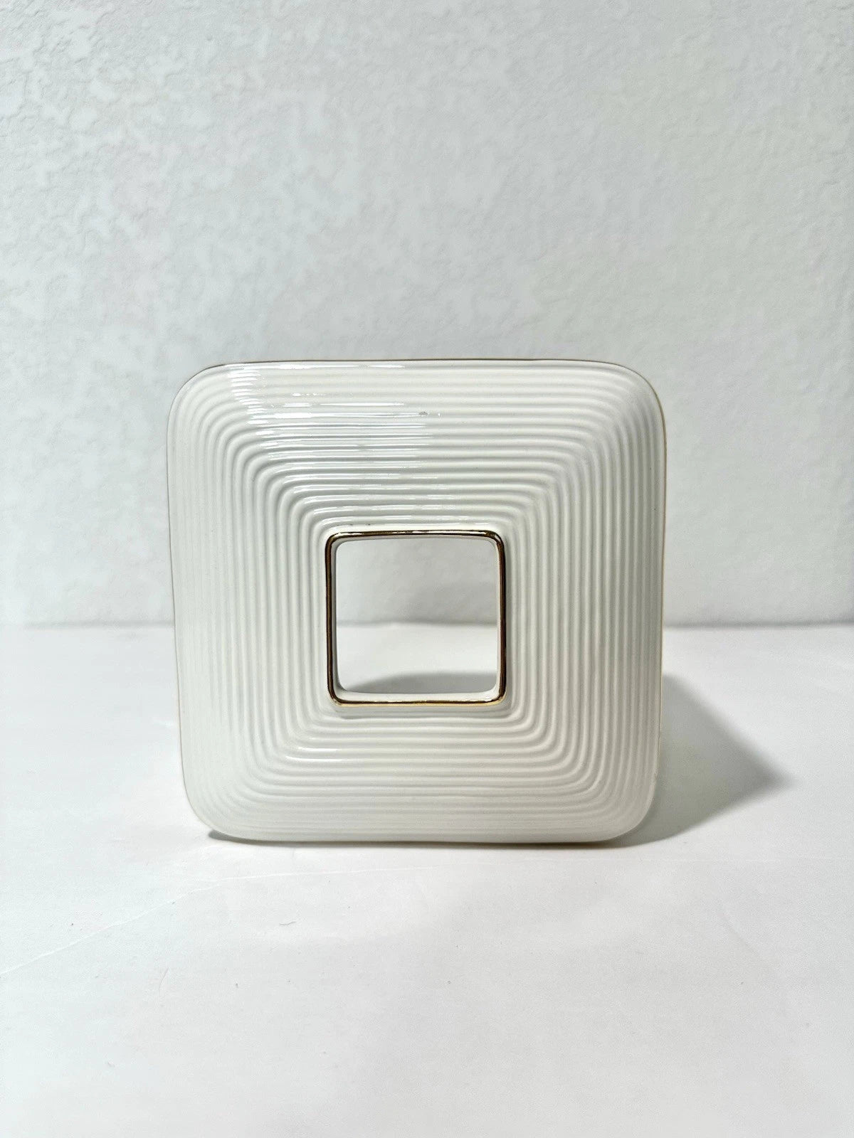 Charter Club Home Classic Ribbed Tissue Holder White /Gold Trim Preowned | eBay