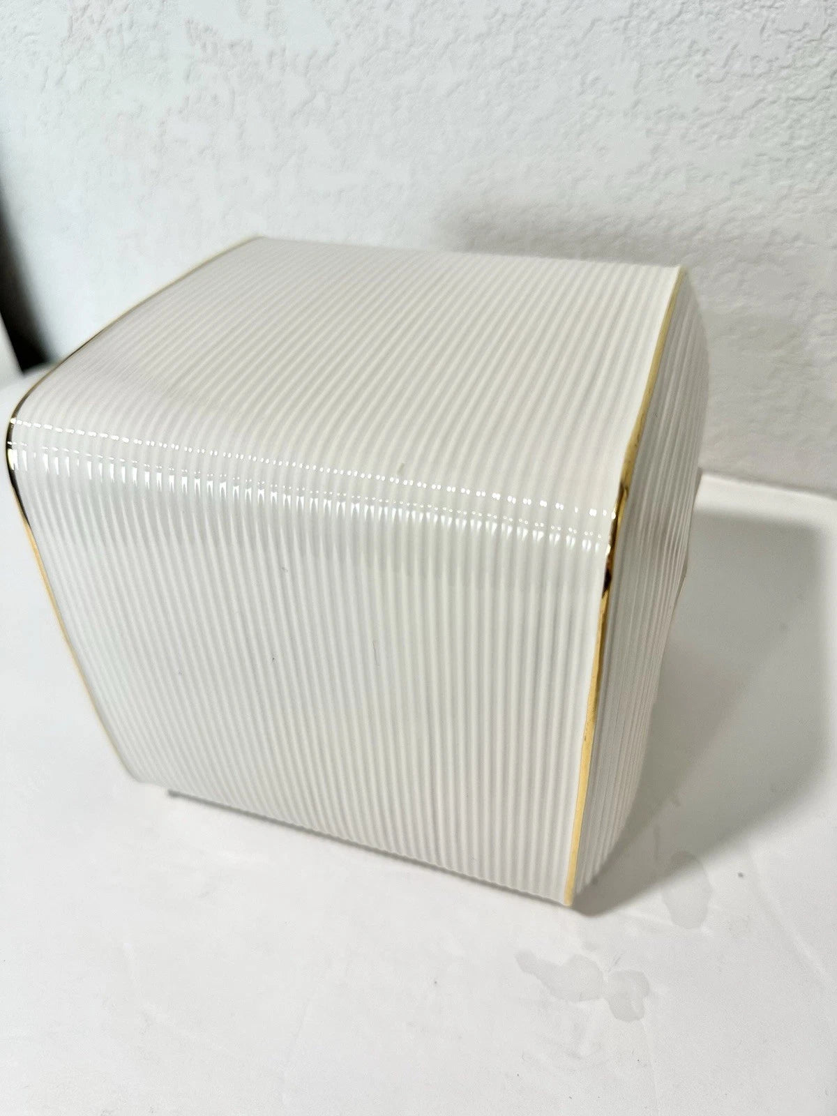 Charter Club Home Classic Ribbed Tissue Holder White /Gold Trim Preowned | eBay