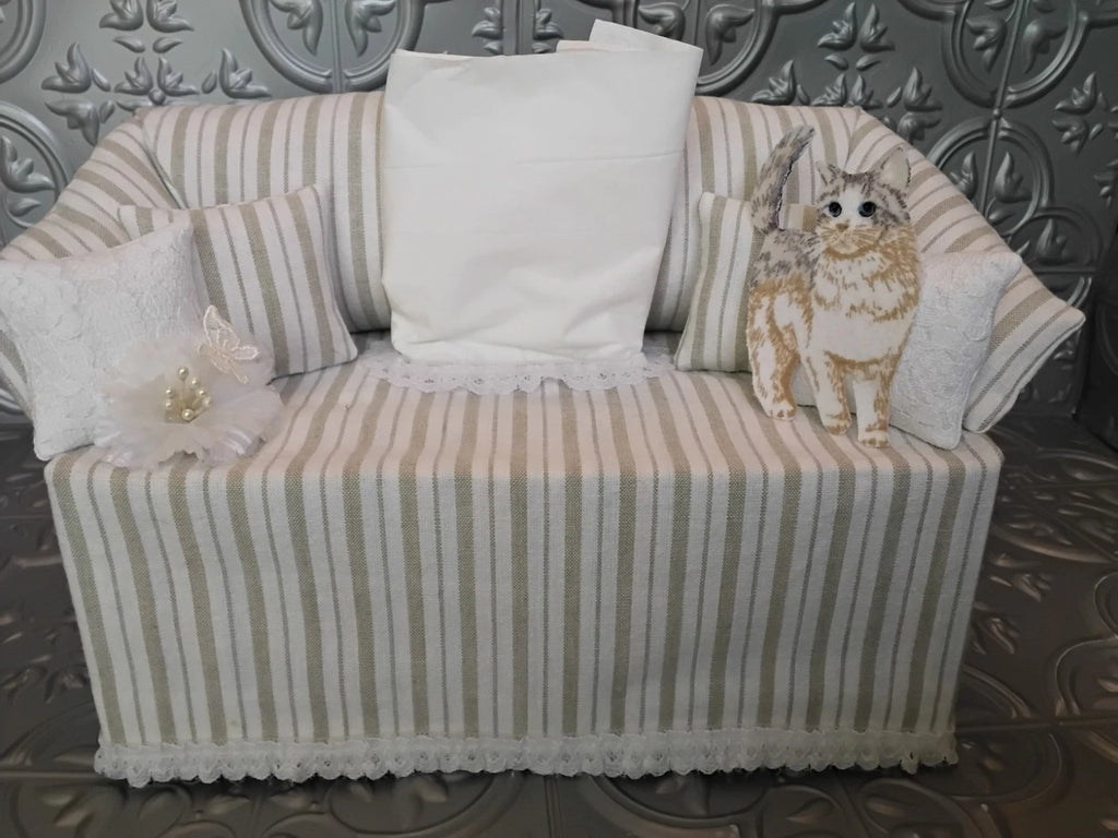 CAT AND BUTTERFLY SOFA TISSUE BOX COVER NEW HANDMADE FREE TISSUES | eBay